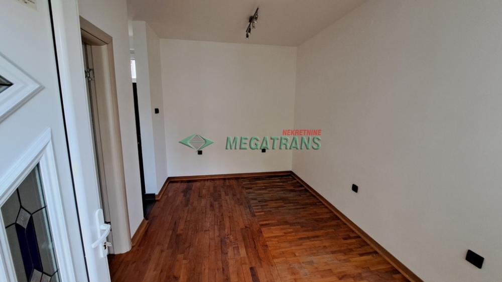 1.5-soban nenamešten, 30m2, centar, Radnička ulica ID#1555